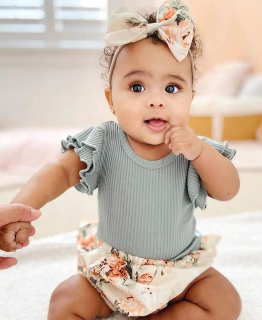 Mint&nbsp;Ruffle Sleeve Romper with Floral Bloomer and Headband
